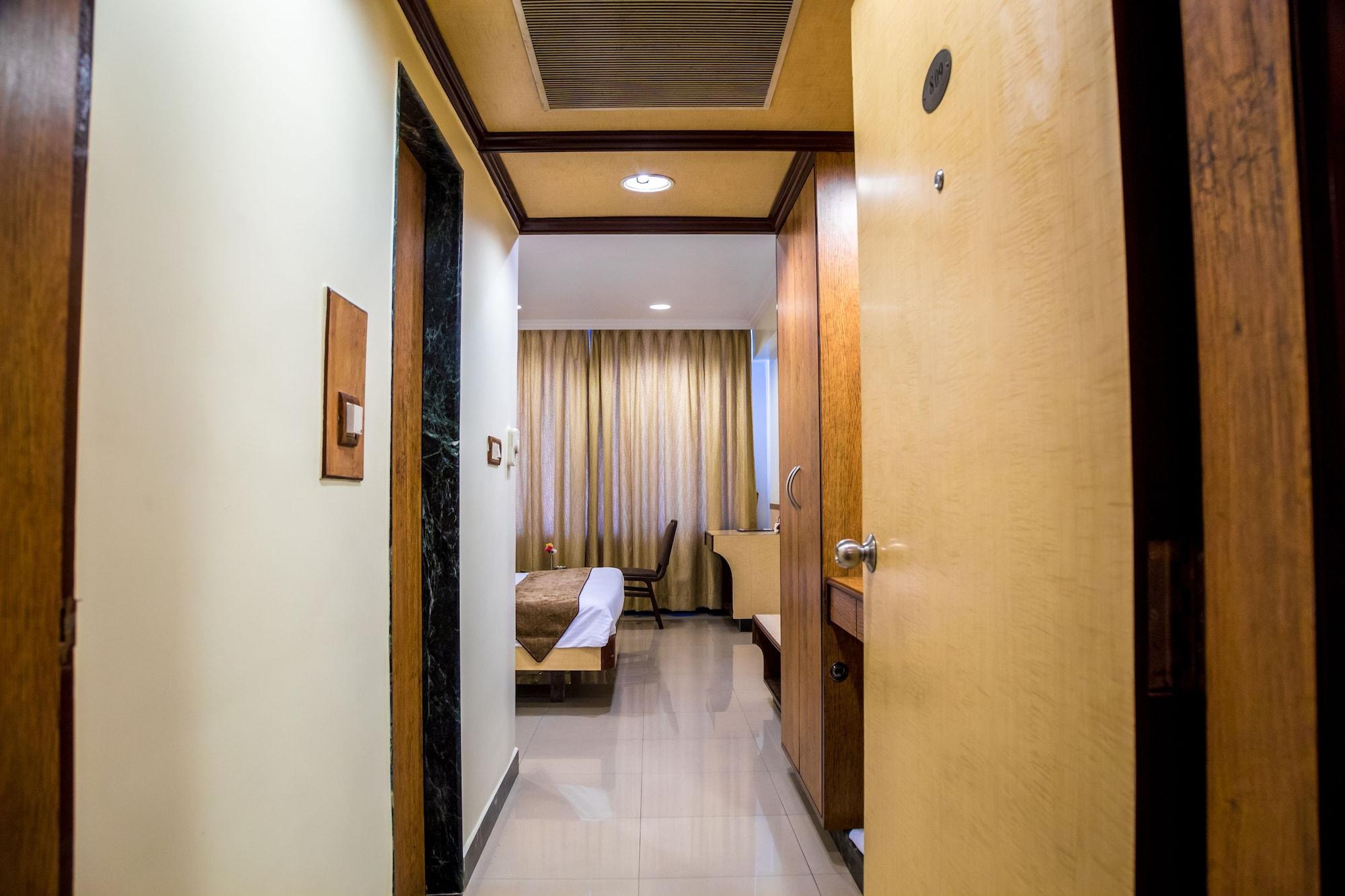 Hotel Tip Top Plaza Thane Dış mekan fotoğraf