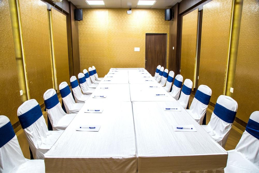 Hotel Tip Top Plaza Thane Dış mekan fotoğraf